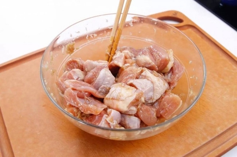 Hướng dẫn các làm với món gà chiên muối ớt cay cay giòn rụm thơm lừng